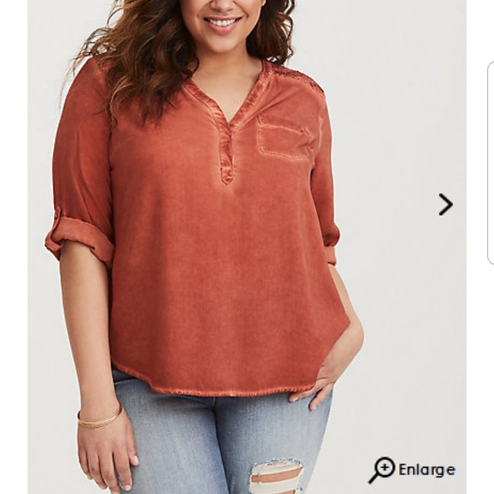 🦋TORRID PULL ON TOP WITH LATTICE DETAIL ON SHOULD